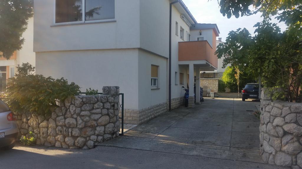 Guest House Tonica Krk Town Exterior foto