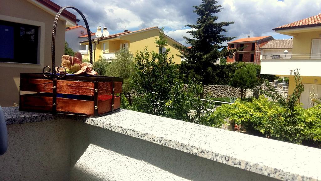 Guest House Tonica Krk Town Exterior foto