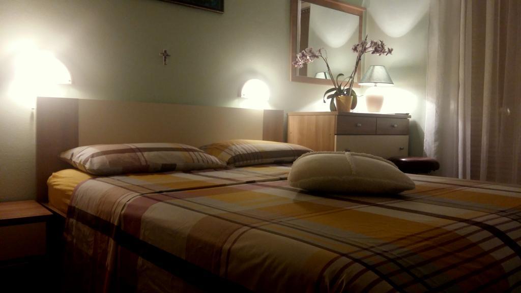 Guest House Tonica Krk Town Exterior foto