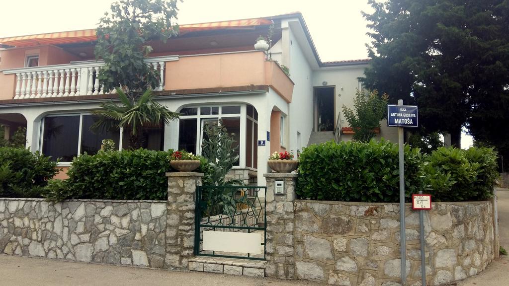 Guest House Tonica Krk Town Exterior foto