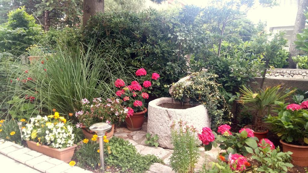 Guest House Tonica Krk Town Exterior foto