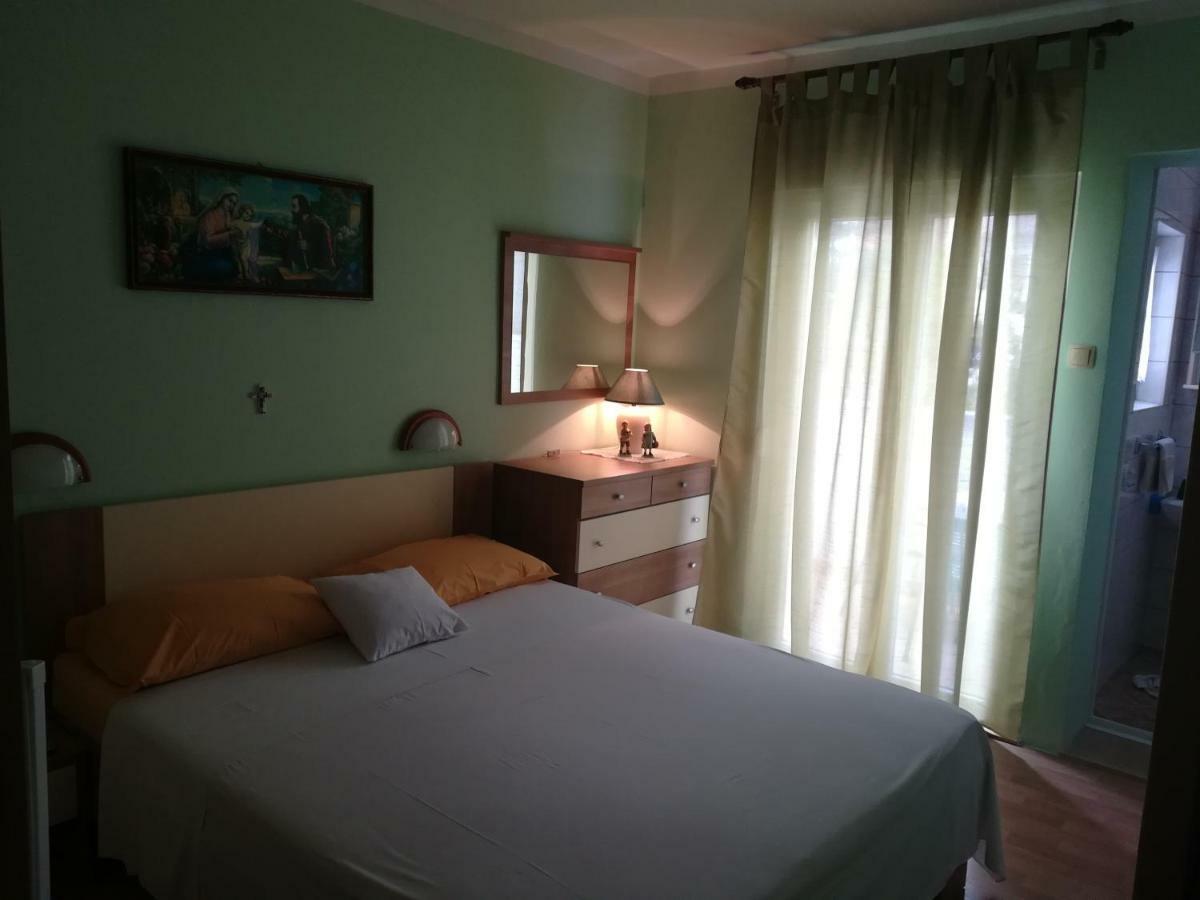 Guest House Tonica Krk Town Exterior foto